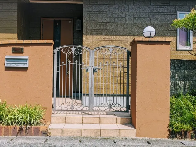 門扉の開閉不良やサビなど防犯性・利便性を損なうエクステリアの劣化状態